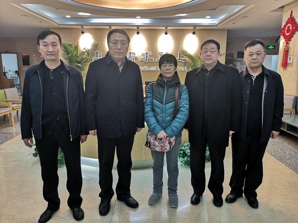 校党委书记穆瑞杰等慰问樊树民老师及其家人
