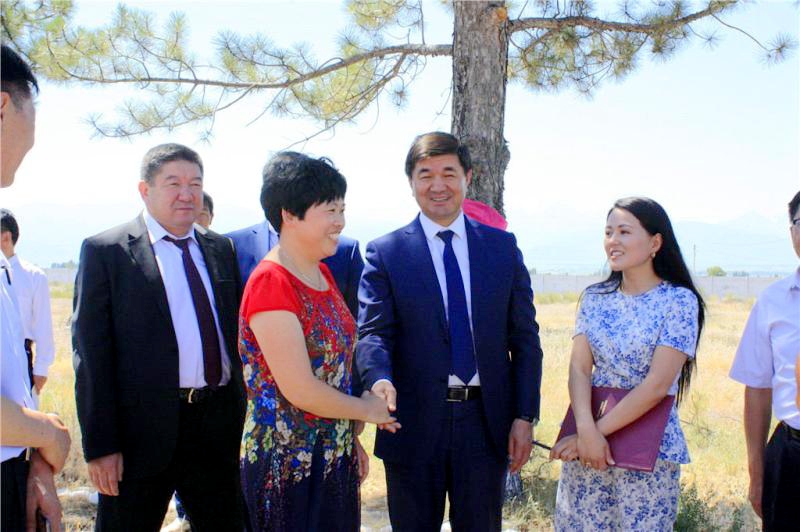 吉尔吉斯斯坦国副总理接见五大联赛项目组专家